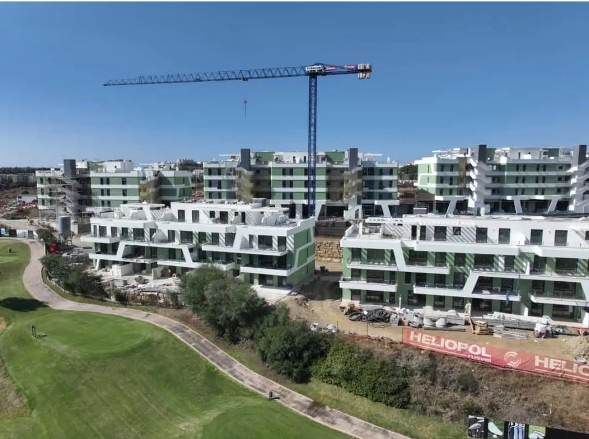 Bahía by Kronos en La Cala de Mijas durante la fase de construcción